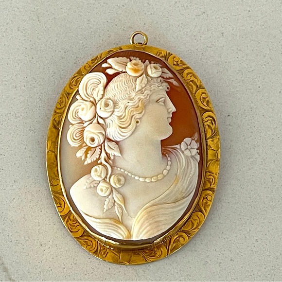 Edwardian (1910) Large 10kt. Yellow Gold Cameo brooch and pendant